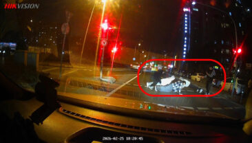 &Uuml;sk&uuml;dar'da Gen&ccedil;ler Kırmızı I&ccedil;ıkta Şınav &Ccedil;ekti