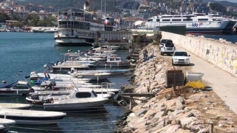 Vahşet! 5 yaşındaki oğlu &lsquo;&ouml;lmek istediği&rsquo; i&ccedil;in denize itmiş