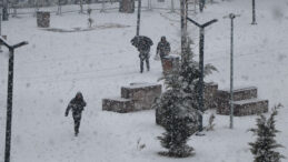 Van'da Kar Sebebiyle Ulaşımda Aksamalar: 40 Yerleşim Yeri Kapandı