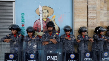 Venezuela'da K&uuml;ba Etkisi Azalıyor: &Uuml;lkeyi Terk Edenler &Ccedil;oğalıyor