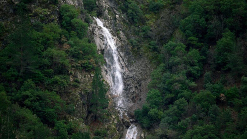 Yağmurlar Doğada Şelaleler Oluşturdu