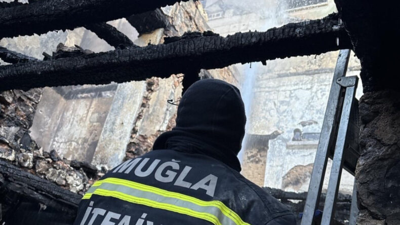 Yangında 85 Yaşındaki Kadın Hayatını Kaybetti