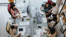 Yapay Zekanın G&ouml;r&uuml;nmeyen Y&uuml;z&uuml;: Haftada 70 Saat &Ccedil;alışma Şoku