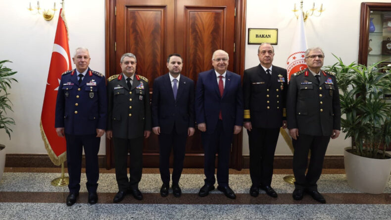 Yaşar G&uuml;ler ve Komuta Kademesinden Akın G&uuml;rlek'e Ziyaret