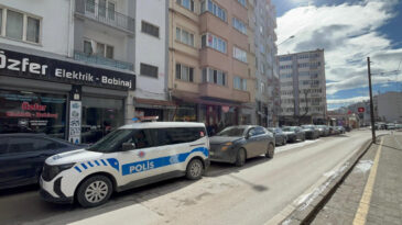 Yaşlı Adam &Ccedil;&ouml;p Evde Hayatını Kaybetti