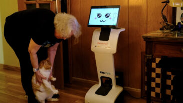 Yaşlılara Yalnızlıkta Destek: Y&uuml;zlerce Robot ile Bakım Hizmeti