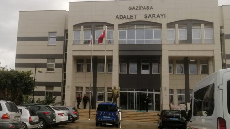 Yol Kenarında Bulunan Kadının Eşi G&ouml;zaltında