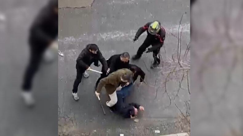 Yol Verme İhtilafı Sopalı Kavgaya D&ouml;n&uuml;şt&uuml;