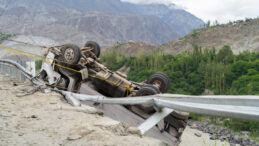Yolcu Otob&uuml;s&uuml; Tırla &Ccedil;arpıştı: 11 Kayıp, 10 Yaralı