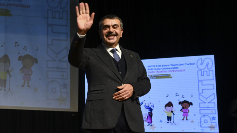 Yusuf Tekin, Laiklik Bildirisine Dava A&ccedil;ıyor