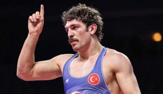 Y&uuml;ksel Sarı&ccedil;i&ccedil;ek, Zagreb'de Altın Madalya Kazandı