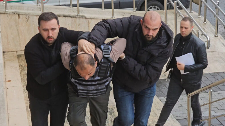 'Eşime neden baktın' diye soran adamı &ouml;ld&uuml;rm&uuml;şt&uuml;: Karar &ccedil;ıktı