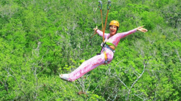 'Evden &ccedil;ıkamıyorum' diyerek sosyal yardım aldı, tatil yaparken yakalandı