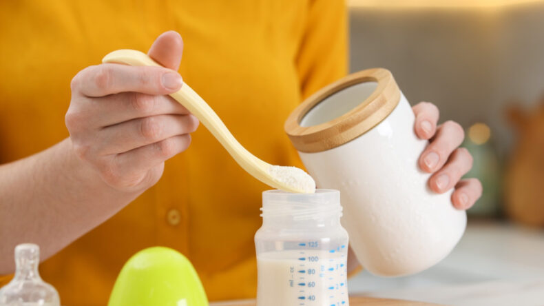 'Üç çocuğa' karşı rafları gösterdi: Asgari ücretin 3'te 1'i mamaya gidiyor