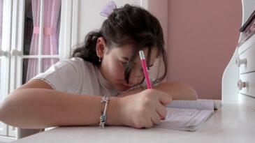 10 yaşındaki Lina, matematikte d&uuml;nya birincisi oldu