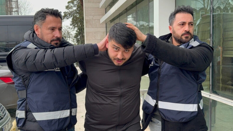 10 yıl ceza alan cinayet sanığı: &ldquo;Seneye g&ouml;r&uuml;ş&uuml;r&uuml;z&rdquo;