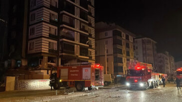 14 Katlı Binada Doğalgaz Patlaması: Yaralılar Var