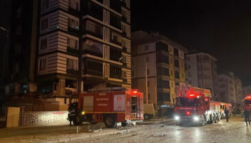 14 Katlı Binada Doğalgaz Patlaması: Yaralılar Var