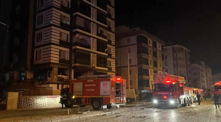 14 Katlı Binada Doğalgaz Patlaması: Yaralılar Var