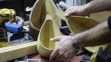 15 yaşında tahta par&ccedil;asıyla başladı, 34 yıldır notalara şekil veriyor