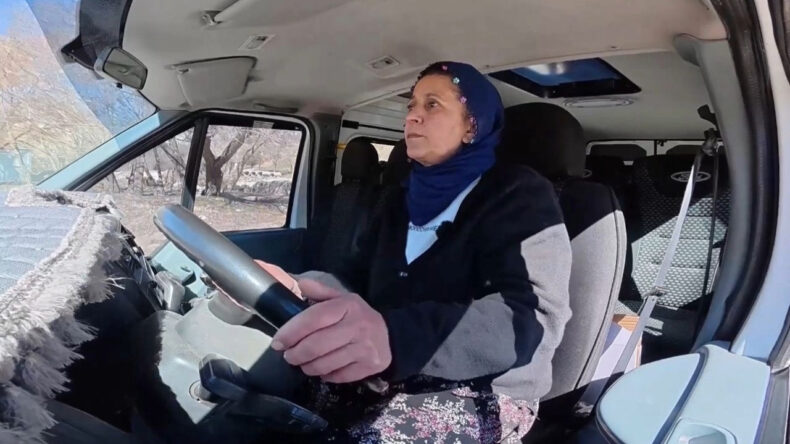 15 Yıldır Köydeki Öğrencileri Okullarına Ulaştırıyor: 'Kadınların Yapamayacağı Şey Yok'