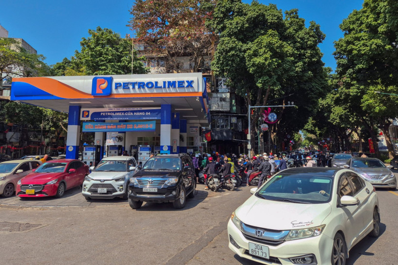 Benzin İstasyonu Kuyruğu