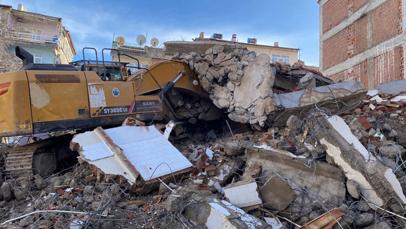 Yıkım çalışmaları