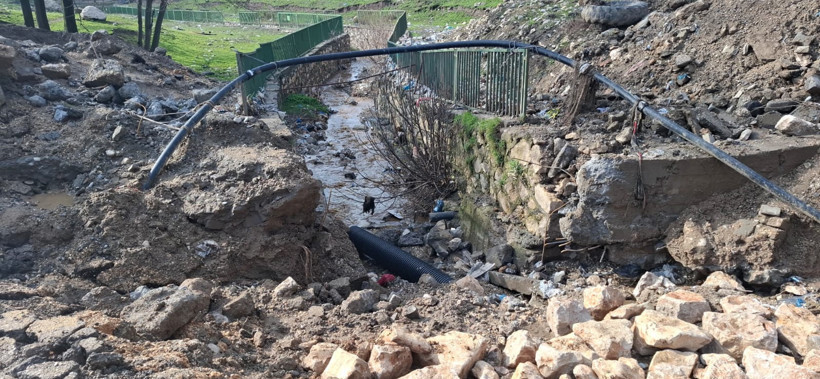 Bölgeyi kapatan köprü yıkımı