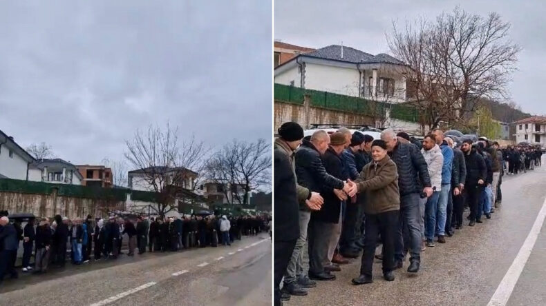60 yıllık gelenek bozulmadı: Kuyruk 1 kilometreyi buldu