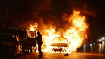 700 Ara&ccedil; Alev Alev Yandı