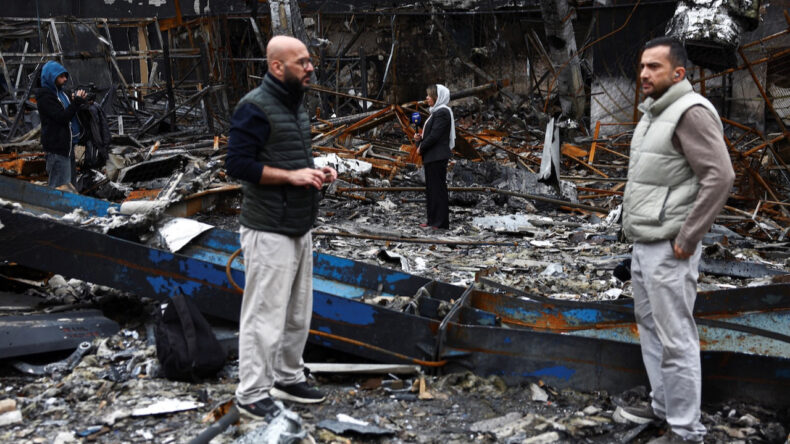 ABD ve İsrail Sivil Yerleşim Noktasına Saldırdı: 8 &Ouml;l&uuml;, 56 Yaralı