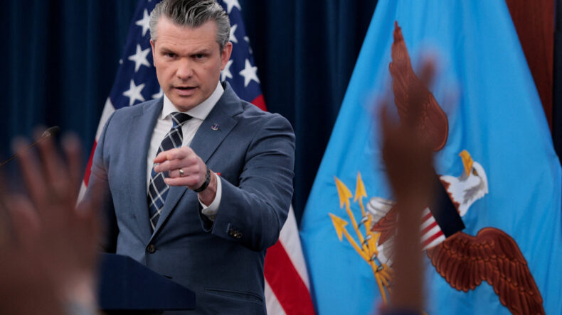 ABD'de 'savaş temposu'na ge&ccedil;iş: Pentagon savunma devleriyle imza attı