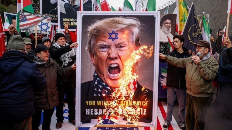 ABD'de &Ccedil;arpıcı İran Anketi Sonu&ccedil;ları