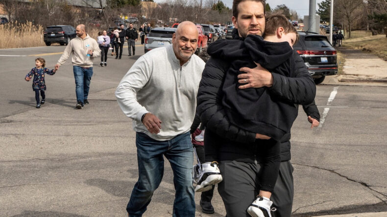 ABD'de Sinagoga Saldırı D&uuml;zenlendi: Dumanlar Y&uuml;kseldi