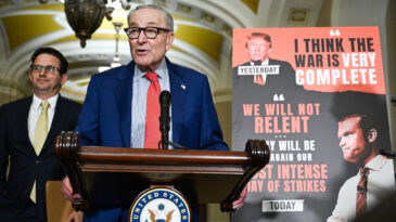 ABD'li siyaset&ccedil;iden Trump'a "&ccedil;elişkili a&ccedil;ıklama" su&ccedil;laması