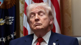 ABD'lilerin &ccedil;oğu Trump'tan memnun değil