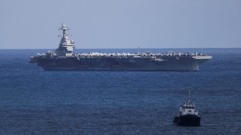 ABD'ye ait u&ccedil;ak gemisinde yangın