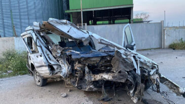 Adana'da feci kaza: Ara&ccedil; bu hale geldi