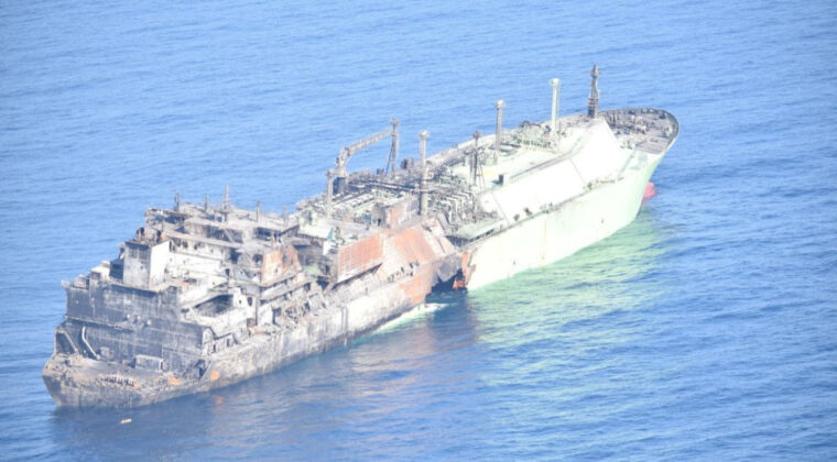 Akdeniz&rsquo;de s&uuml;r&uuml;klenen Rus LNG tankerinde b&uuml;y&uuml;k tehlike: 'Her an patlayabilir'