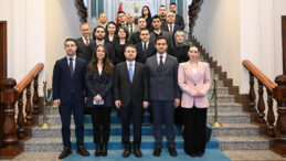 Akın G&uuml;rlek gazetecilerle bayramlaştı