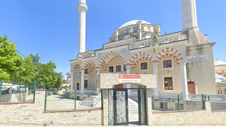 AKP'li Arnavutköy Belediyesi Borcunu Cami ve Parklarla Kapattı