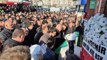 Akrabasının D&uuml;şmesini Engellemek İsterken D&uuml;ş&uuml;p &Ouml;ld&uuml;