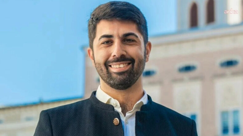 Almanya&rsquo;nın Rosenheim Kentinde Abuzer Erdoğan Belediye Başkanı Se&ccedil;ildi