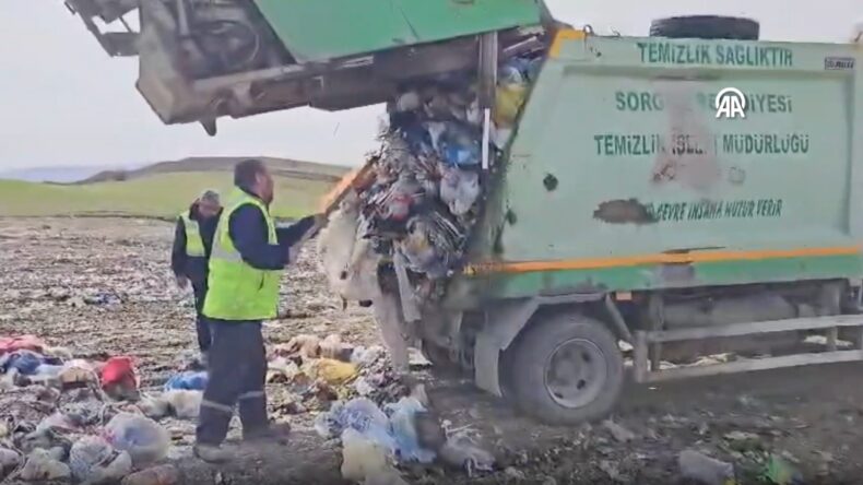 Altınları Sakladığı Yer Başına İş A&ccedil;tı, &Ccedil;&ouml;p Kamyonu Dik Dik Arandı