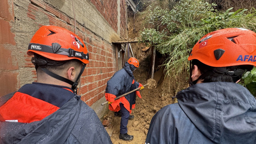 Heyelan sonrası kapalı Ev Girişi