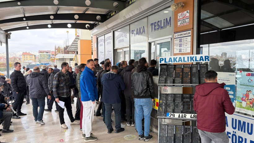 Ali Dönmez Plaka Değişim Merkezi Beklerken