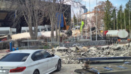 Ankara'da Spor Salonunun Kontroll&uuml; Yıkımı Sırasında Duvar &Ccedil;&ouml;kt&uuml;