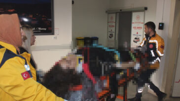 Anne-baba &ouml;ld&uuml;, &ccedil;ocuklar yaralı