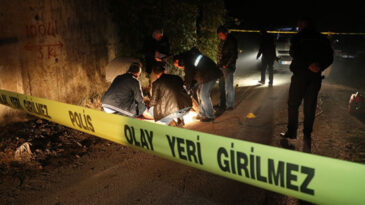 Anne ve Oğlu Bah&ccedil;ede Katledildi