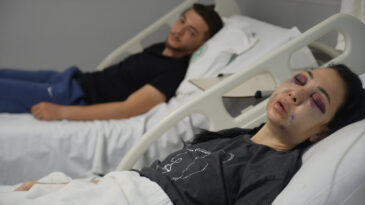 Anne ve Oğluna Kafede Saldırı: Y&uuml;z&uuml; Tanınmayacak Hale Geldi